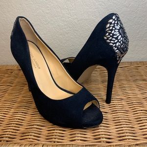 Badgley  Mischka American Glamour Suede Peep Toe Pumps Metallic Detail Size 8.5